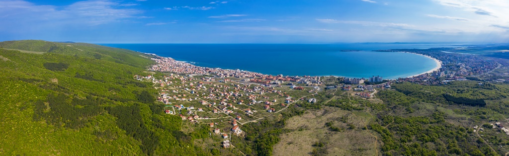 Aerial_view_of_drone_to_sea_resort_Sunny_Beach_on_the_Bulgarian_Black_Sea_coast.jpg