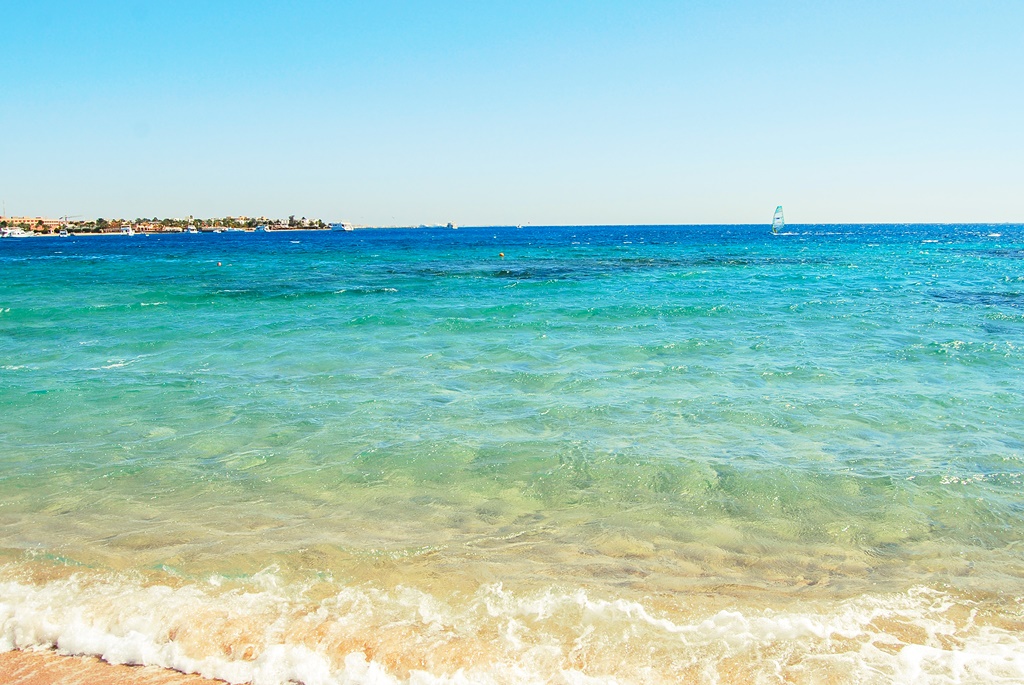 Egypt_Safaga_Red_Sea_coast_waves_blue_lagoon_white_sand_sunny_day_vacation_by_the_sea.jpg